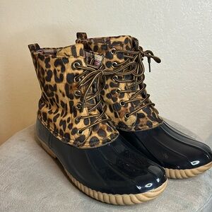 Duck boots size 10